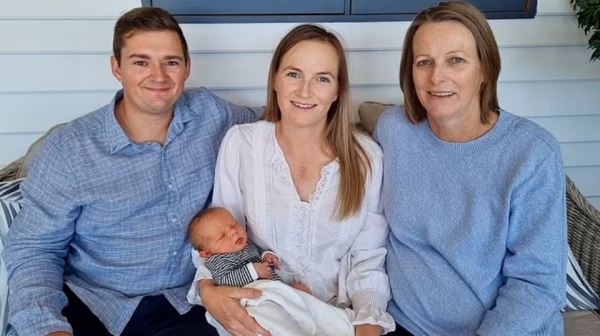 54-летняя австралийка родила собственного внука