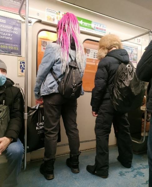 Странные и неожиданные пассажиры метро (21 фото)